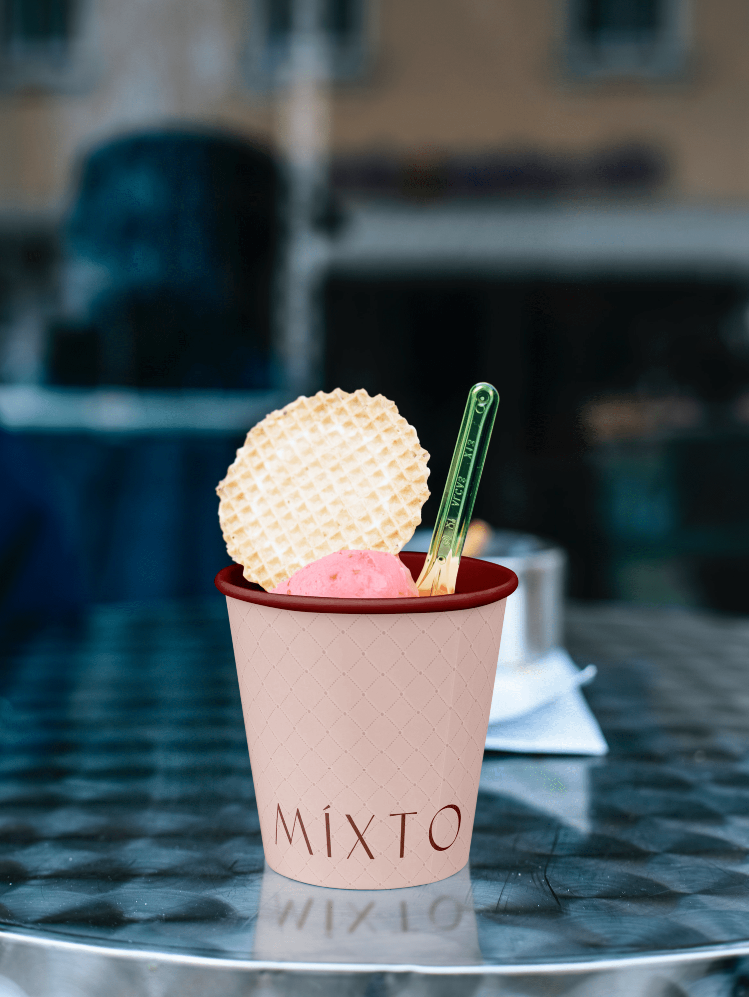 Míxto ice cream cup mockup